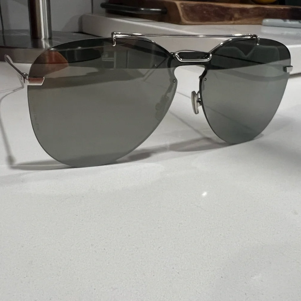 DIOR HOMME SUNGLASSES (SILVER) - Picture 4 of 5